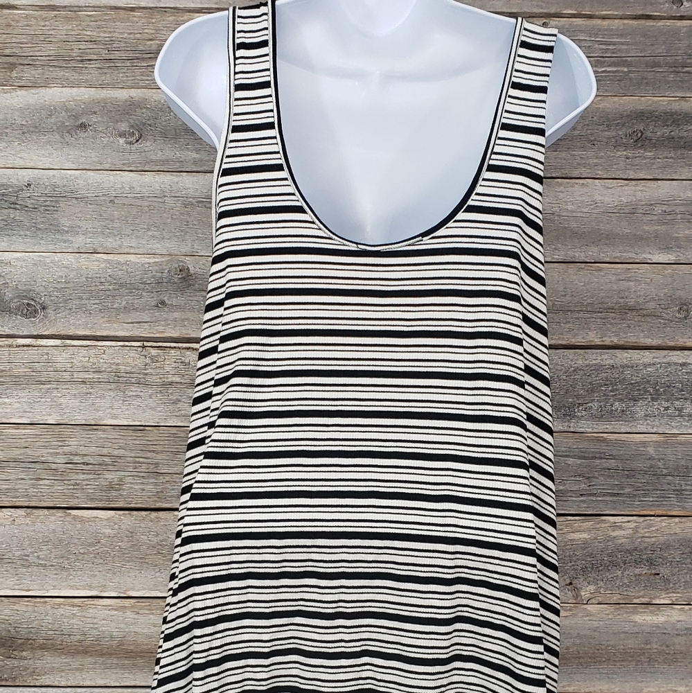 Nu Label Women's Striped Sleeveless Top